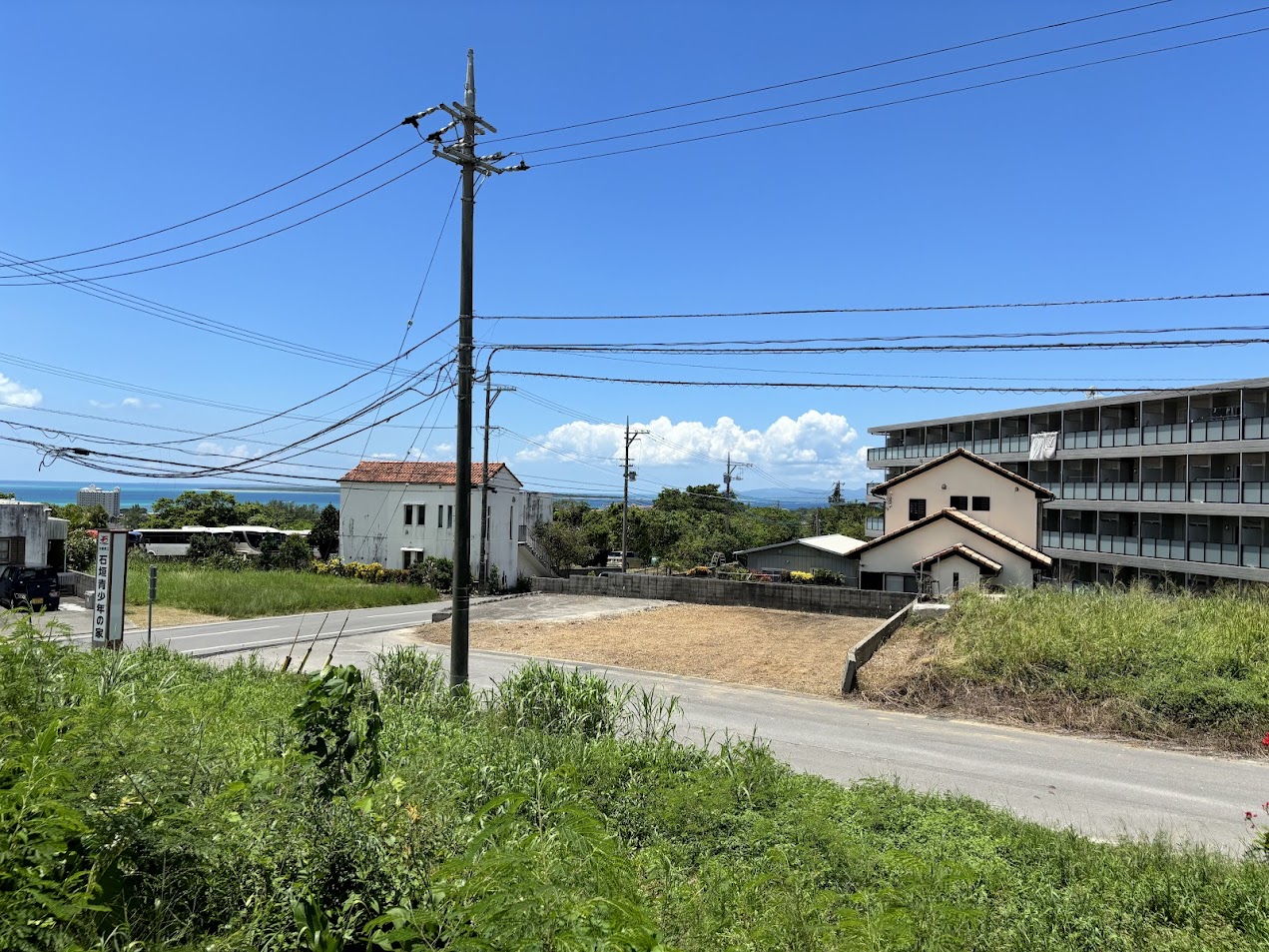 「石垣青少年の家」の南・離島ターミナルまで車で11分・新石垣空港まで車で20分